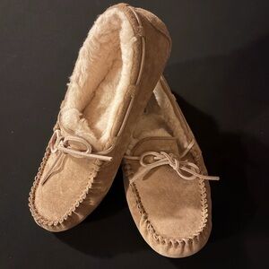 NWOT UGG Tan Slippers w/ Plush Lining